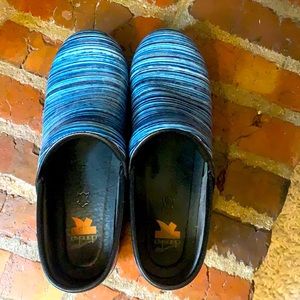 Blue stripped dansko clogs